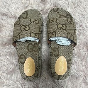 Brown canvas platform sandal